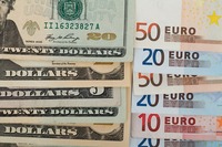 Po ile dolar i euro w 2022 roku?