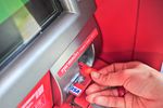 Wypłata z bankomatu: jak ograniczyć ryzyko?