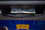 Liczba wypłat z bankomatów rekordowo niska przez pandemię