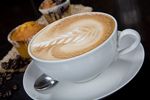 Zachowania konsumentów: kawa raczej ze sklepu niż z kawiarni?