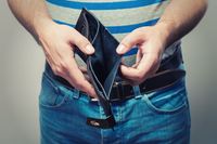 Długi to problem całego społeczeństwa. Co powinni zrobić rządzący?