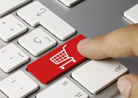 Doświadczony klient e-commerce podejmujący decyzje szybko