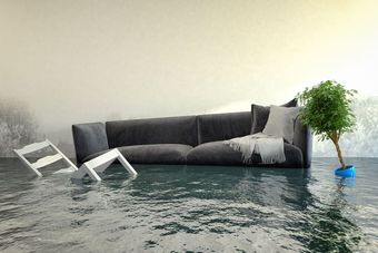 Kto płaci za zalanie mieszkania?