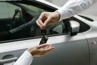 Utrata zwolnienia z VAT gdy sprzedaż samochodu?